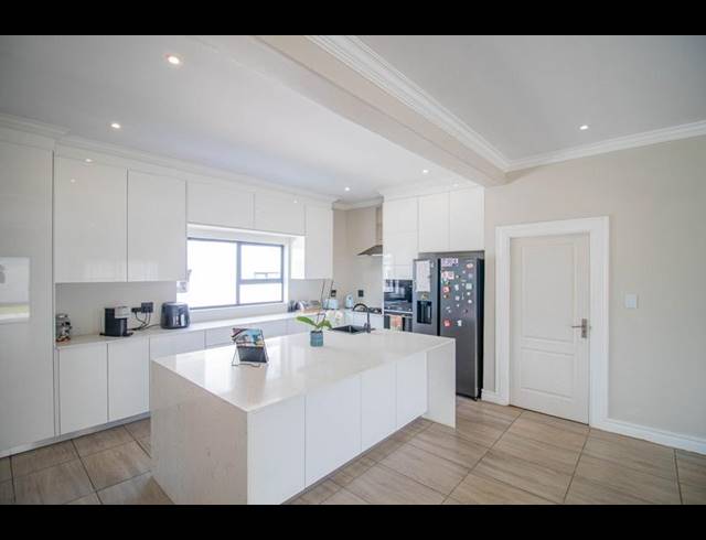 4 BEDROOM HOUSE FOR SALE IN BLUE VALLEY GOLF ESTATE